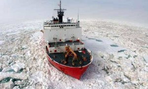 美国牵头投资100亿美元建造极地破冰船，竞争“冰上丝绸之路”
